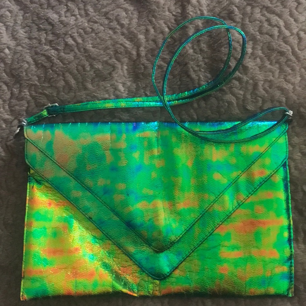 Two tone reflective clutch